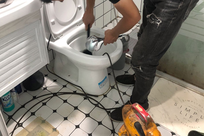 会宁马桶堵塞自己疏通还是找师傅?专业上门服务让你省时更省心