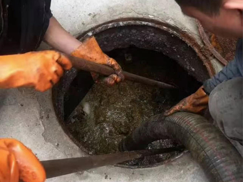 会宁清理化粪池时如何避免沼气的危害?